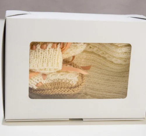 Alternative view of Ajuar de Bebé Tejido a Mano - Conjunto Beige y Tostado