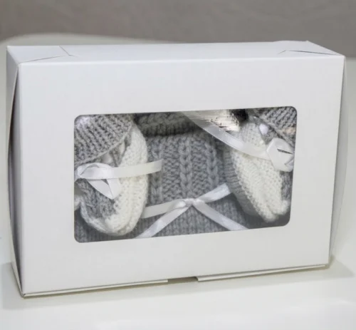 Alternative view of Ajuar de Recién Nacido Tejido a Mano - Conjunto Gris y Blanco