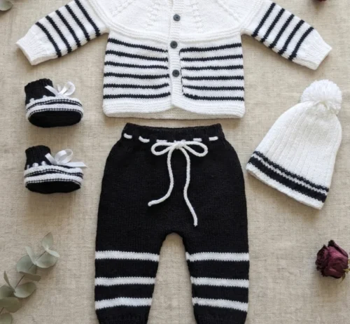 Ajuar Completo Tejido a Mano - Set Rayado Blanco y Negro (0 a 2 Meses)