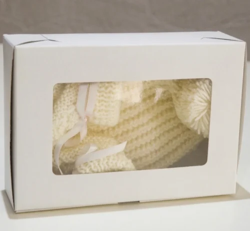 Alternative view of Set de Accesorios Tejido a Mano - Gorrito y Escarpines Color Manteca