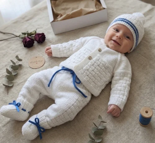 Alternative view of Ajuar Completo Tejido a Mano - Set Blanco y Azul de 4 Piezas