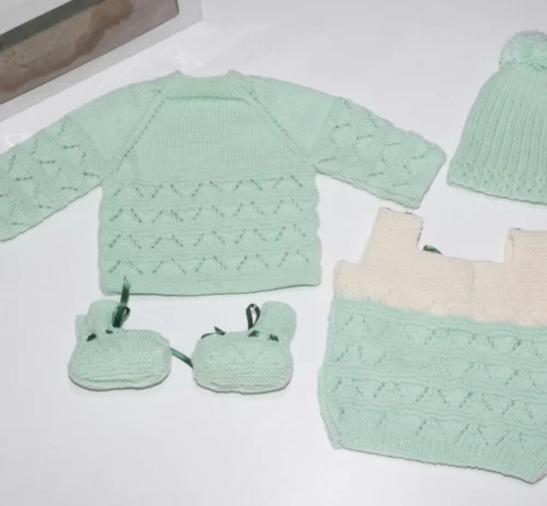 Alternative view of Ajuar Completo Tejido a Mano - Set Verde Agua de 4 Piezas