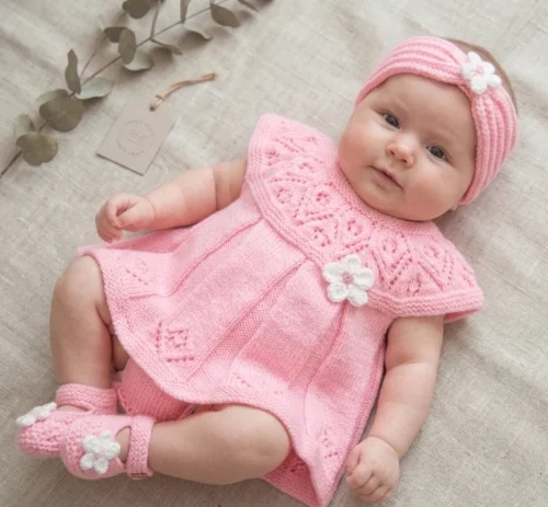 Alternative view of Vestido de Bebé Tejido a Mano con Flores - Set Rosa de 3 Piezas (1 a 4 Meses)