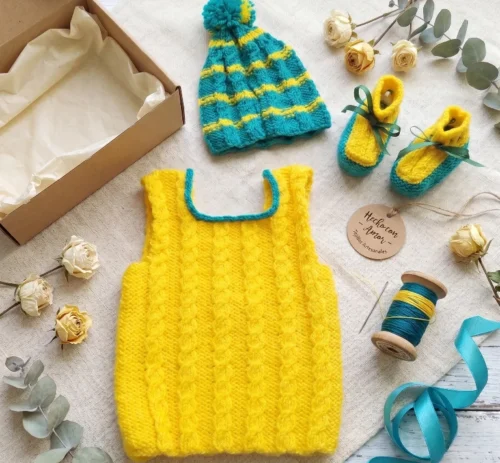 Ajuar de Bebé Tejido a Mano - Set Verde y Amarillo de 3 Piezas (1 a 3 Meses)