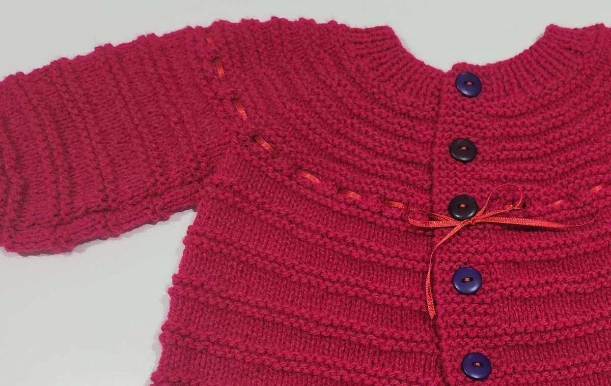 Conjunto de Bebé Tejido a Mano - Set Fucsia y Negro de 3 Piezas (3 a 6 Meses) - Imagen 7